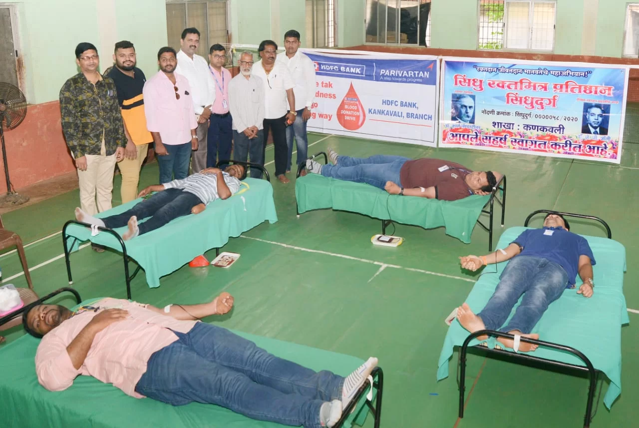 सिंधु रक्तमित्र प्रतिष्ठान व आम्ही कणकवलीकर यांच्या संयुक्त विद्यमाने आयोजित रक्तदान शिबीर संपन्न.