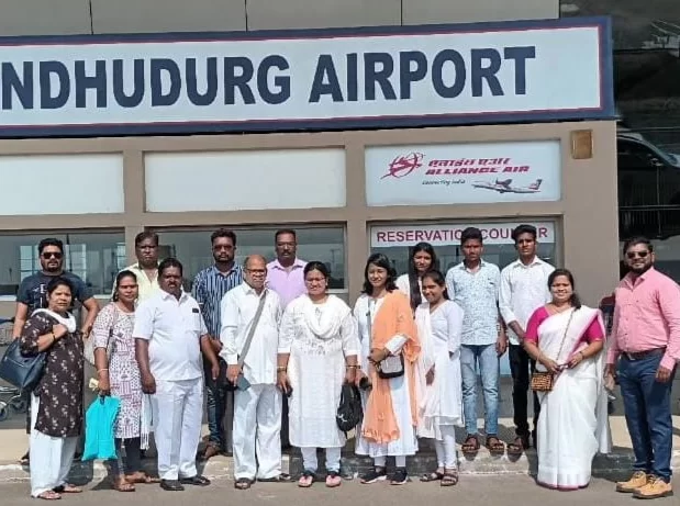 मालवणच्या 'फुले शाहू आंबेडकर' विचार चळवळीच्या कार्यकर्त्यांनी दिली चैत्यभूमीला भेट.