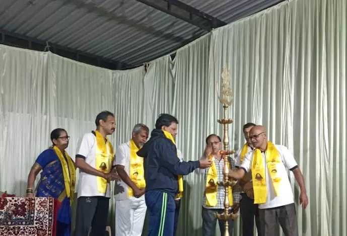 डेगवे येथे संयुक्त योगोपचार शिबिराचा उद्घाटन कार्यक्रम संपन्न ; पहिल्याच दिवशी शिबिराला लक्षणीय उपस्थिती.