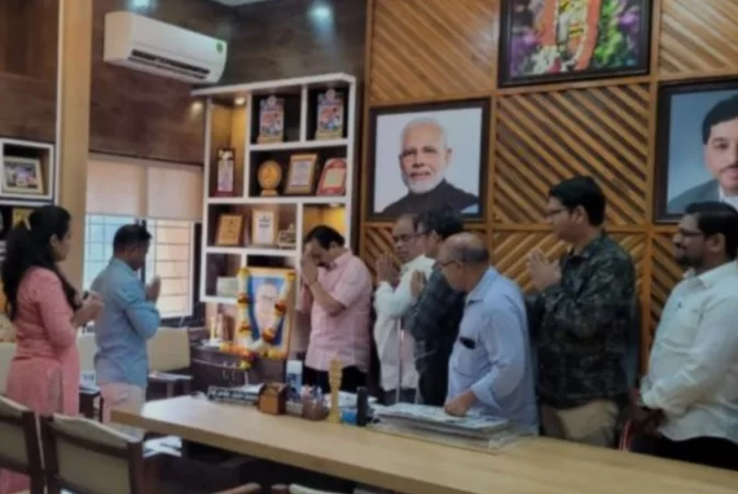 कणकवली नगरपंचायतच्या वतीने डॉ. बाबासाहेब आंबेडकर यांना आदरांजली.