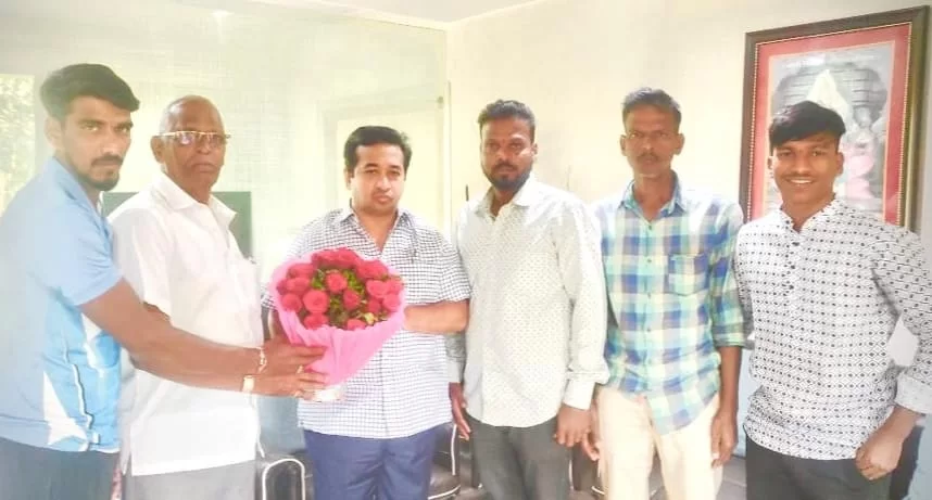 आमदार नितेश राणेंनी जगवली माणुसकिची 'रेशीम गाठ..!' (विशेष वृत्त )