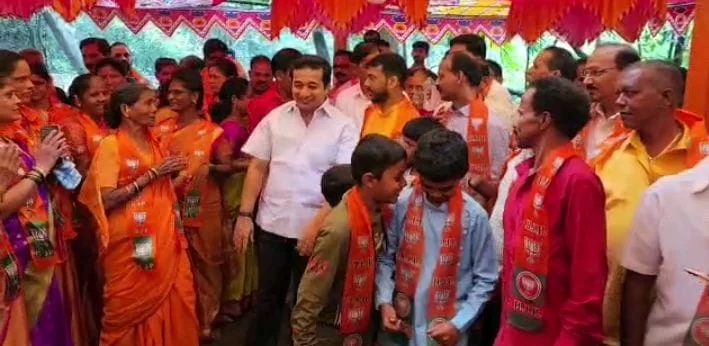 कोकीसरे बाबरवाडीतील तब्बल १७० कार्यकर्ते एकगठ्ठा भाजपात सामील ; आ.नितेश राणे यांच्या उपस्थितीत झाला प्रवेश.