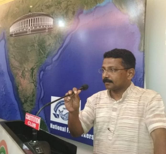 रविकिरण तोरसकरांच्या प्रयत्नांना यश.