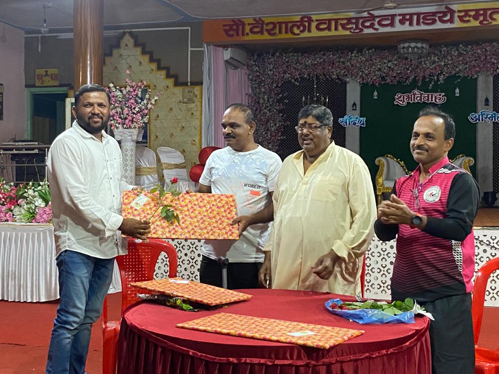 गोवा मॅरेथॉन पूर्ण केलेल्या डॉ.सोमनाथ परब, रुपेश भोजणे यांचा कट्टा येथे सत्कार.