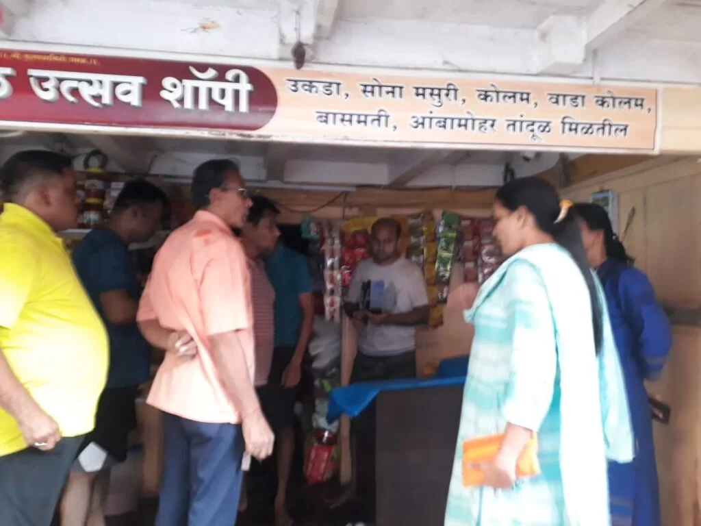 बांदा बाजारपेठेत किराणा दुकानाला आग...!