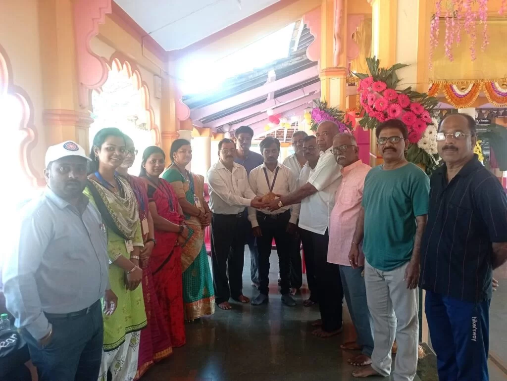 शिरगांव महाविद्यालयाच्या विद्यार्थ्यांनी केली श्री पावणादेवी मंदिर परिसराची साफसफाई.