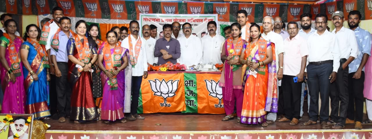 वेंगुर्ले तालुक्यातील आसोली ग्रामपंचायतच्या पाच बिनविरोध निवडून आलेल्या ग्रामपंचायत सदस्यांचा भाजपा मध्ये प्रवेश.