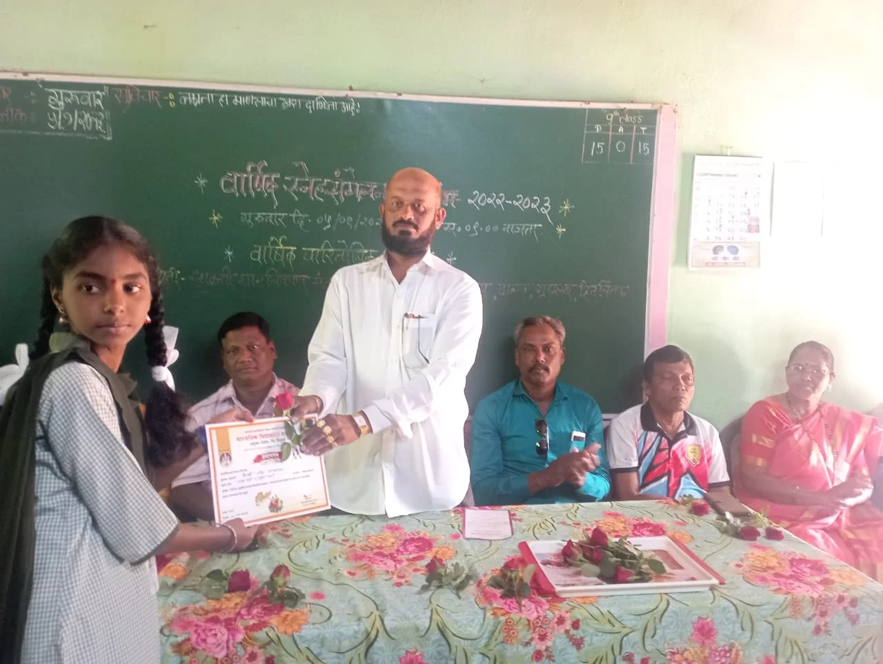 आई वडील, शाळेला आणि गावाला कधीच विसरू नका ; सत्यवान भोगले