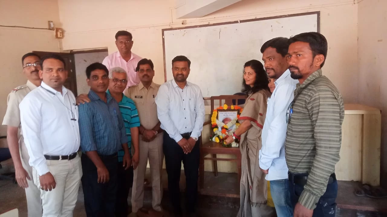 आजच्या पत्रकारांनी समाजातील खरे वास्तव निर्भीडपणे माडावे