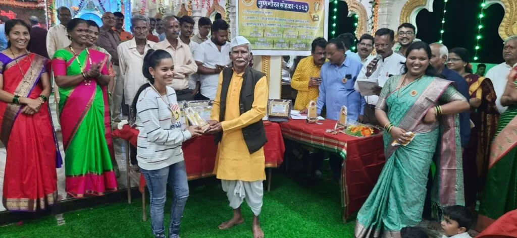 बांदिवडे येथे शैक्षणिक साहित्य वितरण व गुणगौरव कार्यक्रम संपन्न.