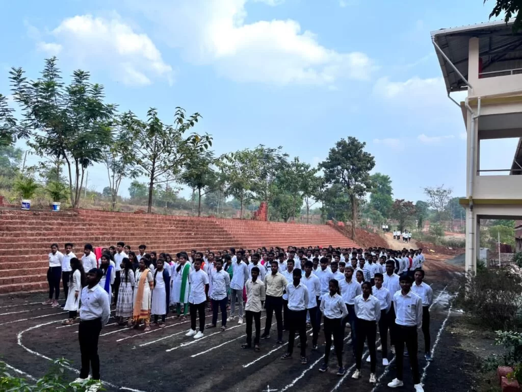 आमदार वैभव नाईक यांच्या हस्ते शिरवलमध्ये ध्वजवंदन.