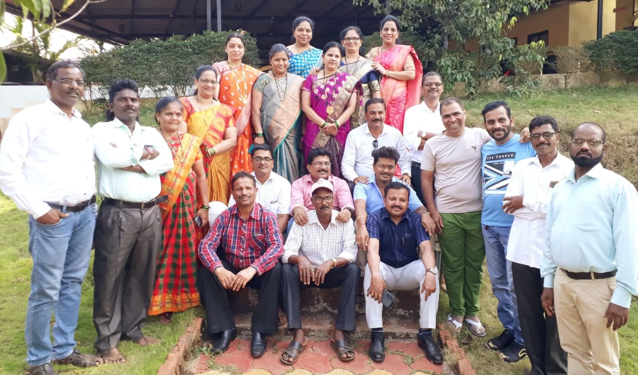 मडुरे हायस्कूलच्या 'वर्ग मैत्रीचा' मळा फुलला तब्बल  ३३ वर्षांनी…!
