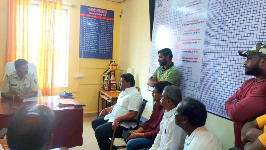 त्या डंपर चालकावर कडक कायदेशीर कारवाई करा : आ. वैभव नाईक यांचे मालवण पोलीस निरिक्षकांना निर्देश.