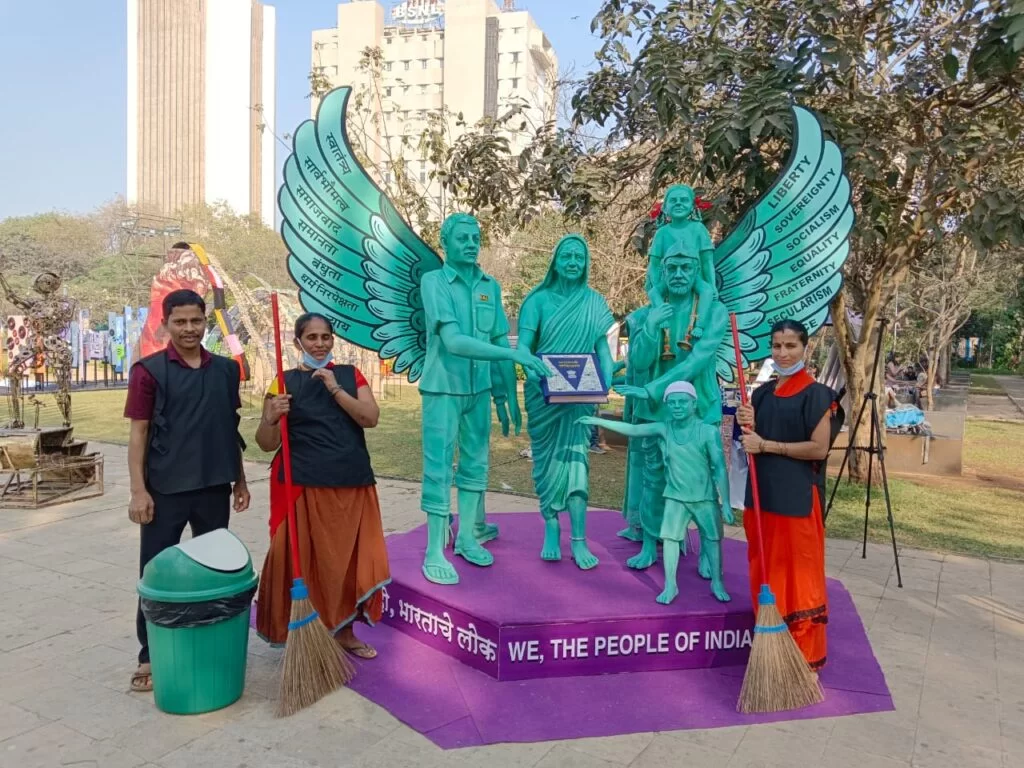‘कोरो इंडिया’तर्फे शिल्पकलेच्या माध्यमातून 'काळा घोडा फेस्टीवल २०२३' मध्ये संविधानाचा जागर.