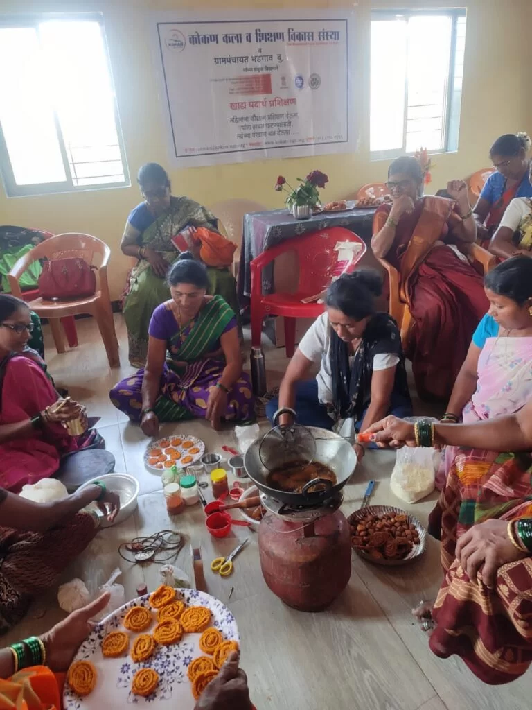 कोकण संस्थेच्या वतीने भडगांव ग्रामपंचायत येथे महिलांसाठी खाद्यपदार्थ बनवण्याचे प्रशिक्षण.