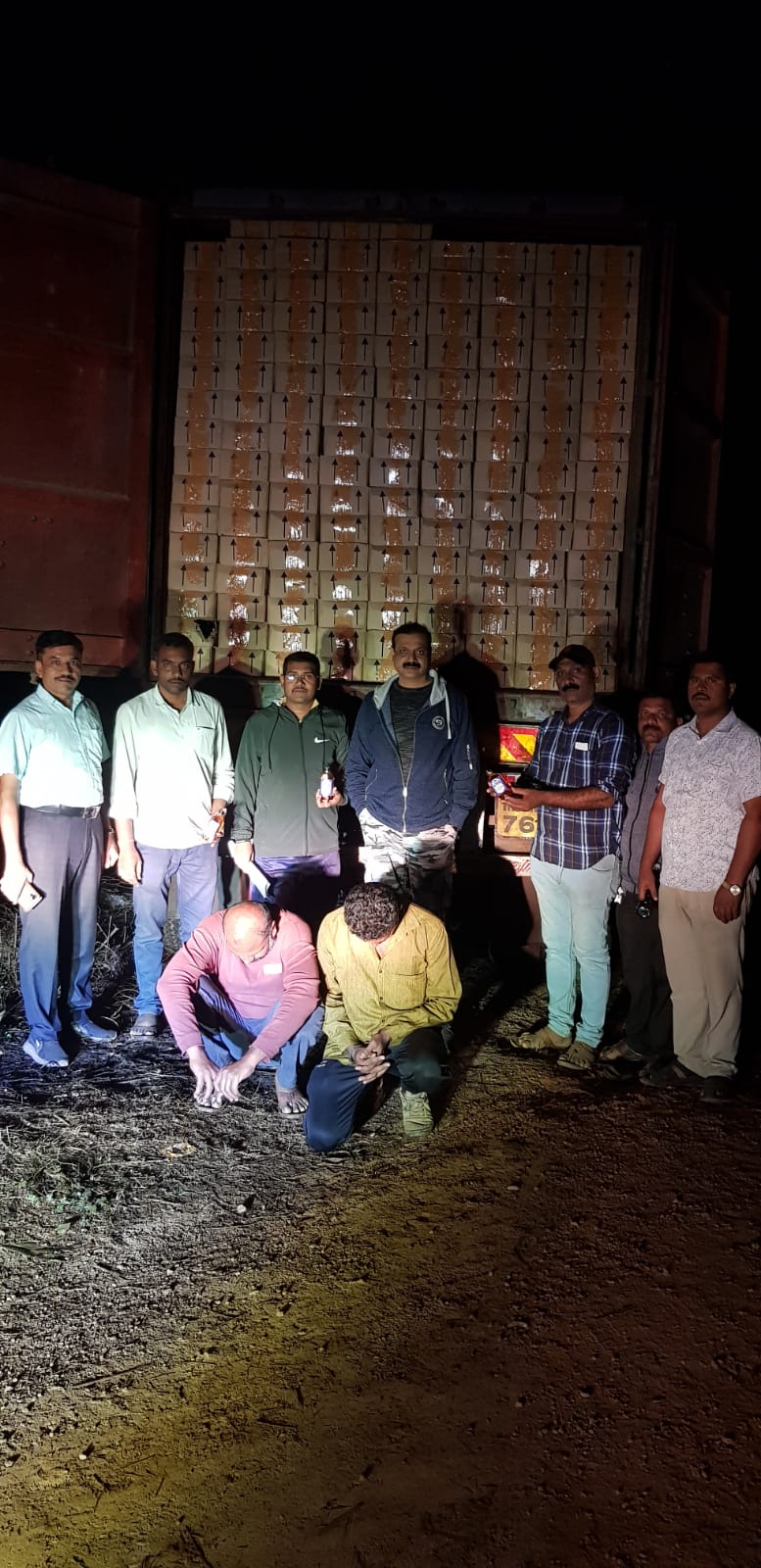 तब्बल पावणे दोन करोड़ची दारु जप्त ; एकूण मुद्देमाल २ कोटी १२ लाख ३२ हजार रुपयांचा.