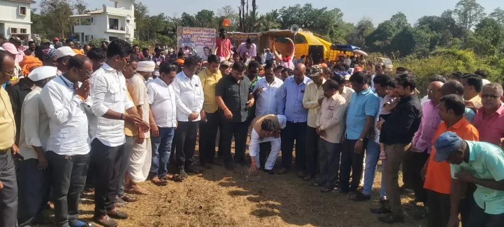 नाहीतर सभेसाठी बैलगाड्या बोलवाव्या लागतात : युवा नेते संदेश पारकर.