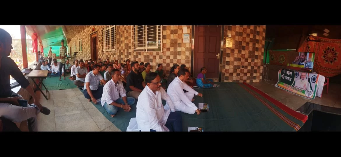 मन की बात' कार्यक्रमाला बांद्यात उत्स्फूर्त  प्रतिसाद बांदा शक्ती केंद्रावर भाजप मा.अतुल काळसेकर,संजू परब, बांदा सरपंच प्रियांका नाईक यांची उपस्थिती