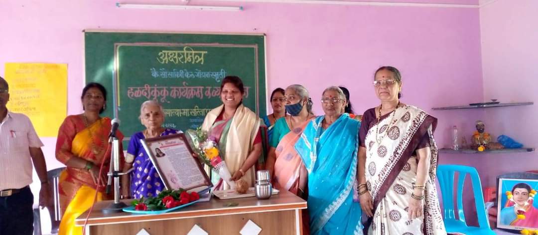 अनिष्ट प्रथा परंपरांची बंधने झुगारत स्त्रियांनी मानसिक गुलामगिरीतून मुक्त व्हावे - सरिता पवार