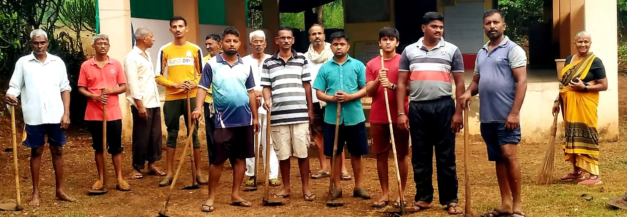 भारतीय सुराज्य संस्थेतर्फे मडुरा माऊली मंदिर परिसरात श्रमदान