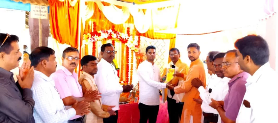 संदीप कदम यांना शिवतरुण मित्रमंडळ तिवरे तर्फे आदर्श शिक्षक पुरस्कार प्रदान!