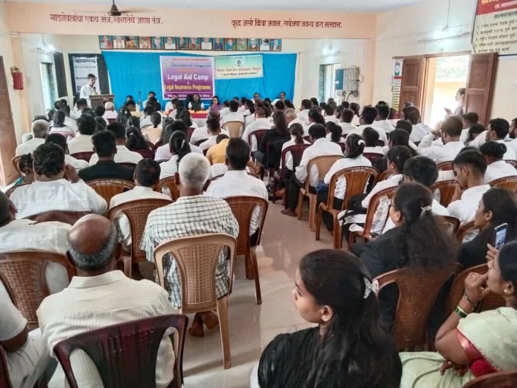कुडाळ येथील व्हिक्टर डान्टस लाॕ काॕलेजचा जनताभिमुख उपक्रम -सिंधुदुर्गातील मालवण तालुक्यात वराड या गावी जाऊन  काॕलेजच्या विद्यार्थ्यांनी केली जनजागृती !