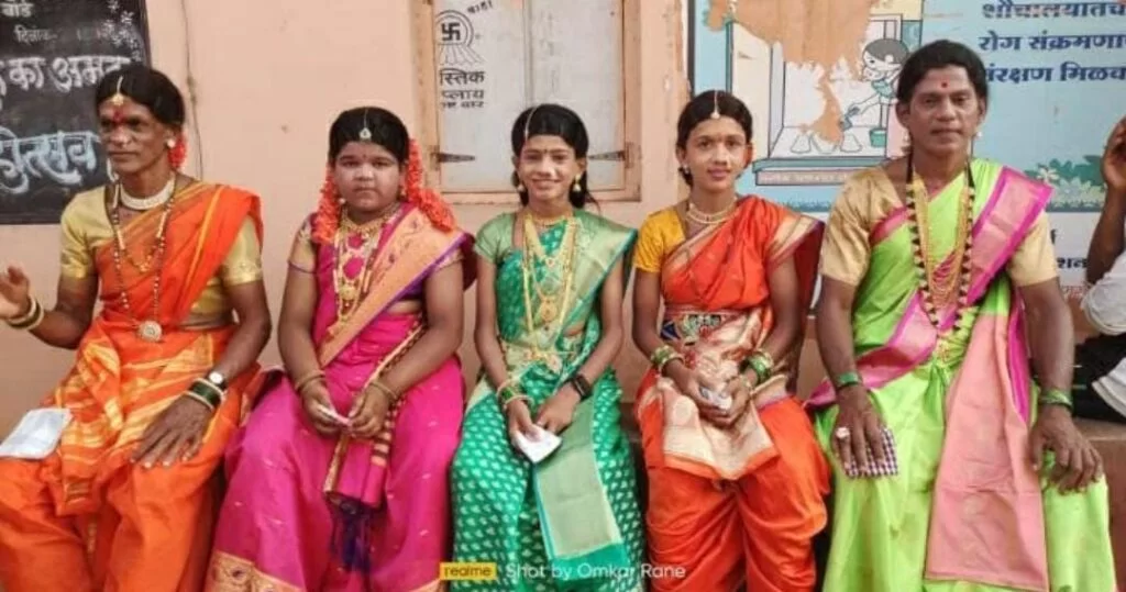 मुणगे शिमगोत्सवाची धुळवडीने सांगता ; पारंपरिक रोंबाट खेळ व घुमट वादन ठरले 'रंगसंगीत' आकर्षण.