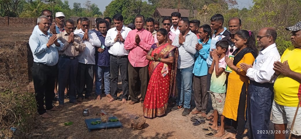 इन्सुली कोनवाडा ते गावठाण मार्गावरील पुल व रस्त्याचे भुमिपुजन उल्हास गावडे यांच्या हस्ते