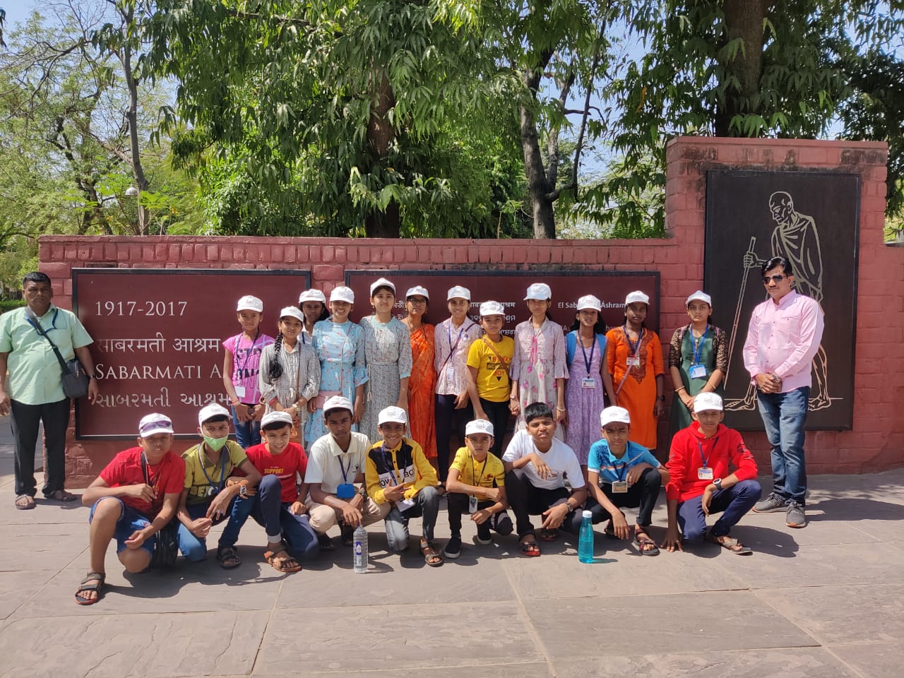 सिंधुदुर्ग जिल्हा परिषद शाळेतील विद्यार्थ्यांचा गुजरात अभ्यासदौरा ठरला अविस्मरणीय