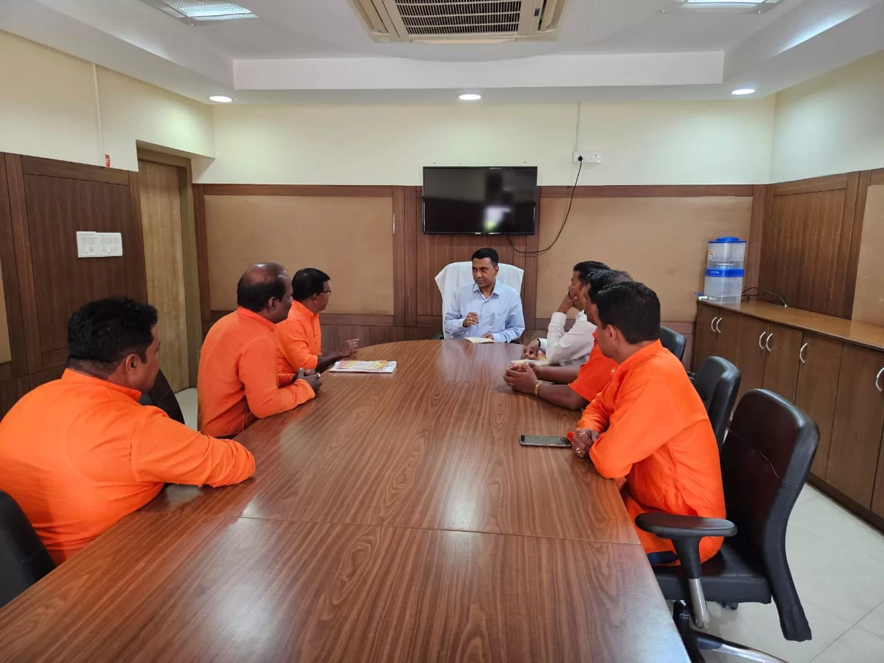 गोव्याचे मुख्यमंत्री प्रमोद सावंत यांनी सिंधुदुर्गातील काजू बागायतदार व्यापाऱ्यांबद्दल सकारात्मक विचार करण्याचे आश्वासन...!