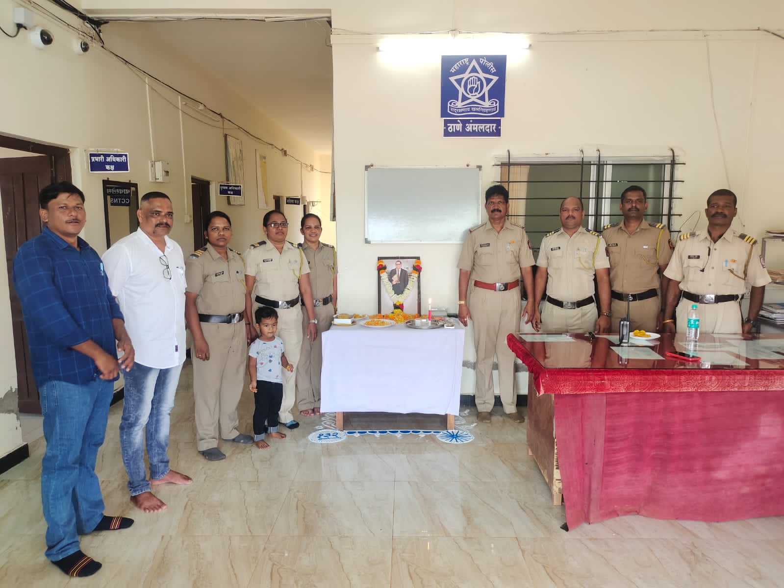 महामानव डाॅ. बाबासाहेब आंबेडकर यांना आचरा पोलीस स्टेशनमध्ये जयंतीनिमित्त अभिवादन.