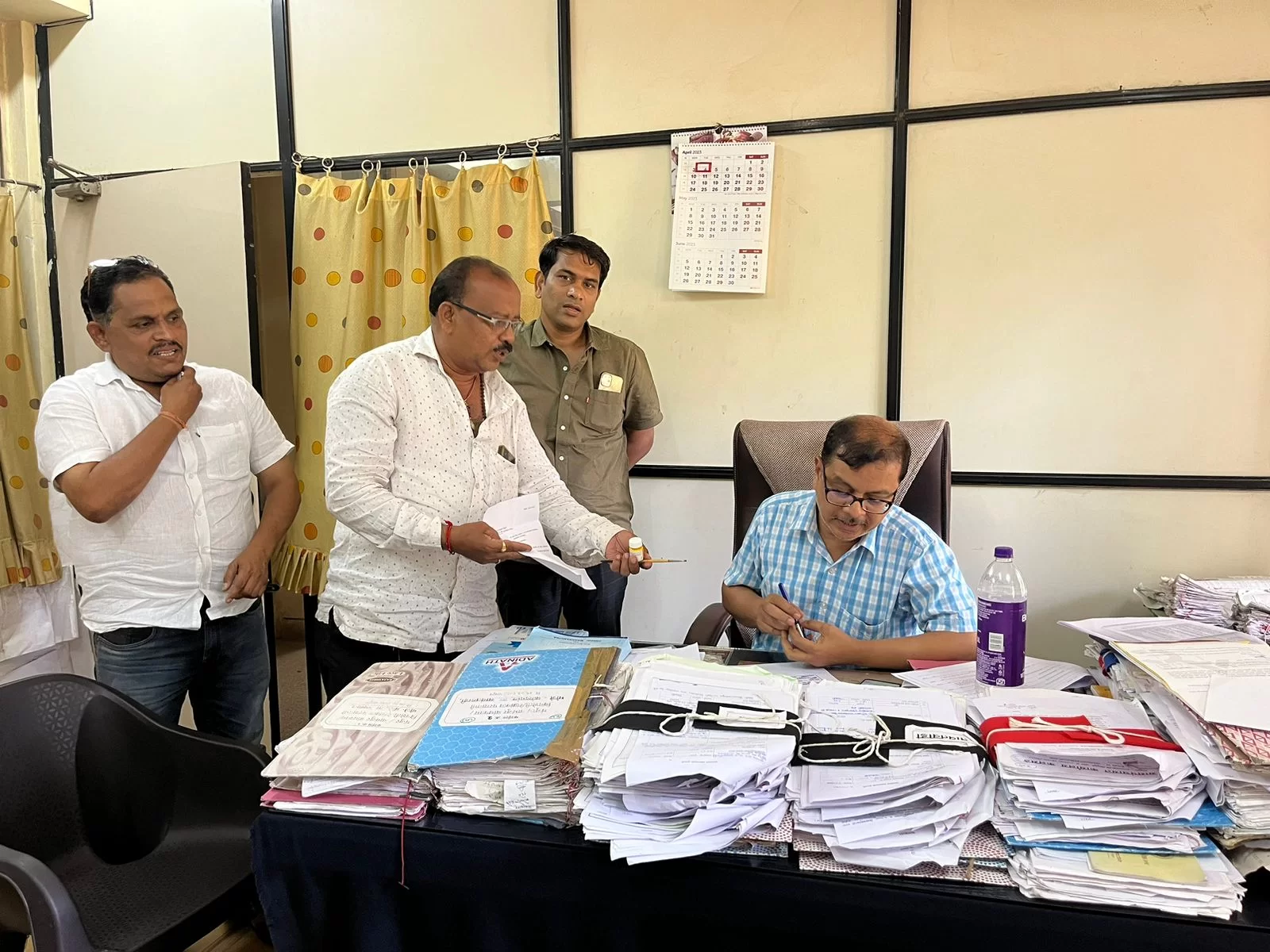 एक और वर्तमानासकट इतिहास..