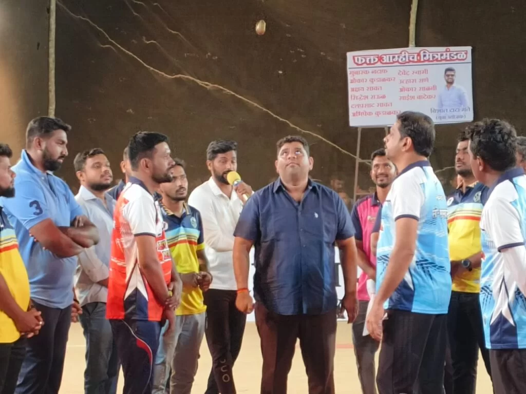 पावशीतील सोहम तेजस स्पोर्टस आयोजित बॉक्स अंडरआर्म क्रिकेट स्पर्धेला आ. वैभव नाईक यांनी भेट देऊन स्पर्धेला दिल्या शुभेच्छा.