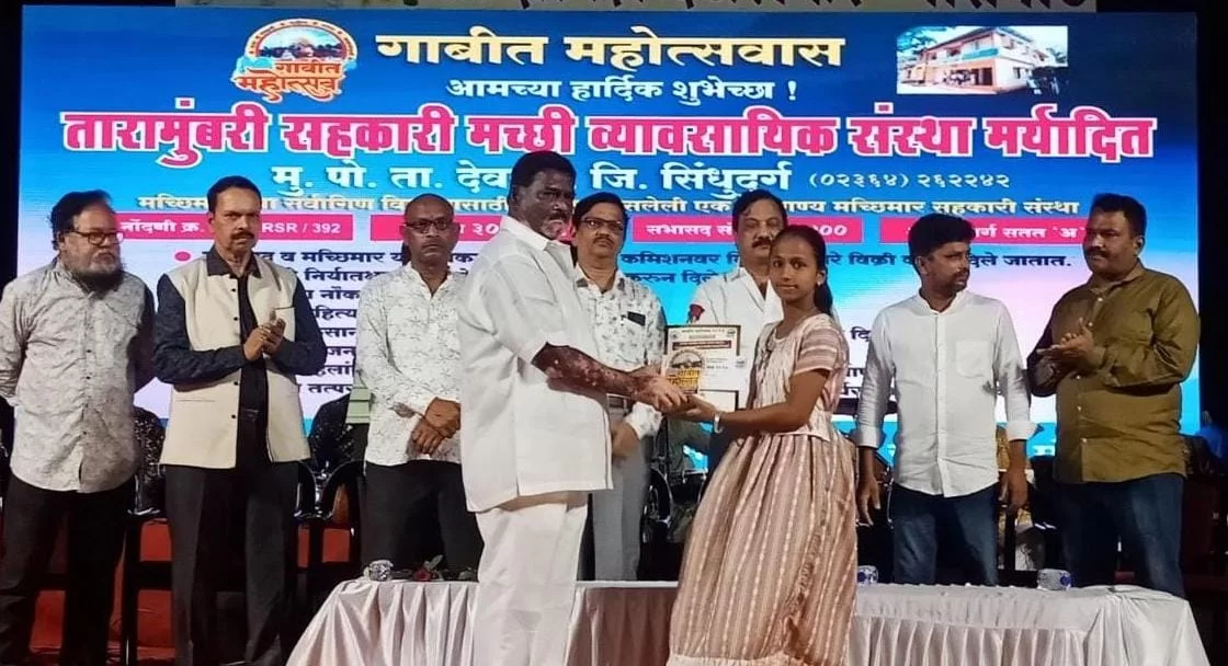 जिल्हास्तरीय निबंध स्पर्धेत विधिशा  कुबल हिचे सुयश