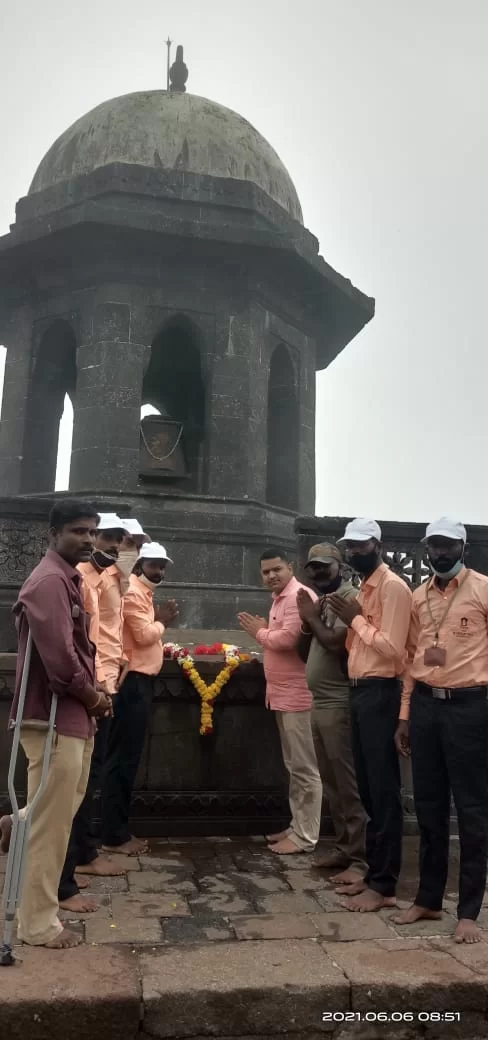 किल्ले रायगडावरील गाईडना आरोग्य विमा संरक्षण..!