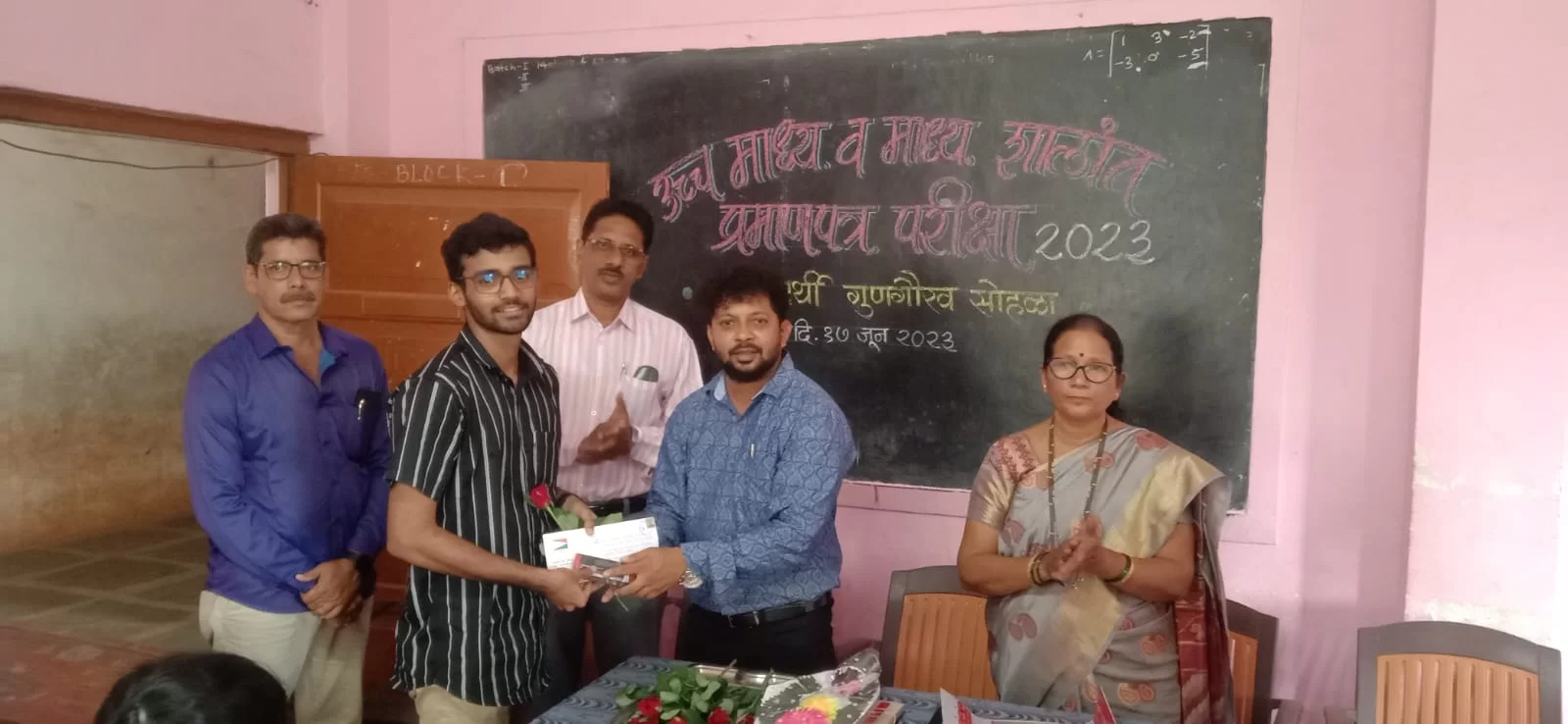 खेमराज मेमोरीयल इंग्लिश स्कुल व डॉ. व्ही. के. तोरसकर कनिष्ठ महाविद्यालयात दहावी व बारावीतील गुणवंत विद्यार्थ्यांचा गौरव सोहळा संपन्न