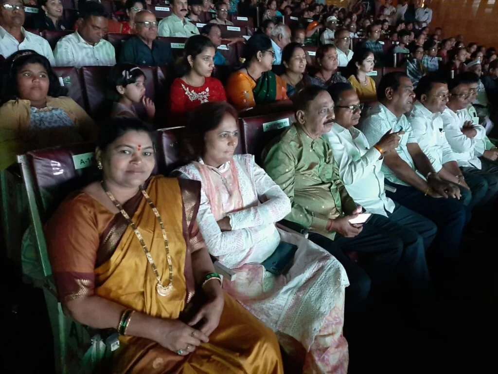बाॅलिवुड अभिनेत्री व समाज सेविका सौ. अक्षता कांबळी यांच्या प्रमुख उपस्थितीत इचलकरंजी येथील चौडेश्वरी फाऊंडेशनचा कलाकार मेळावा संपन्न.