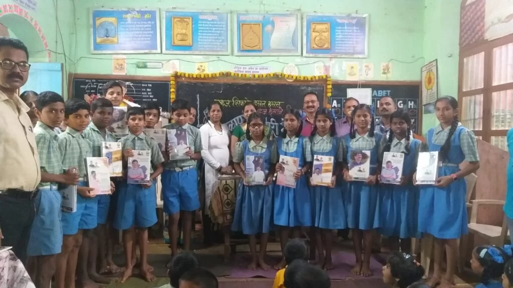 जि.प.मसुरे क्र.१ केंद्रशाळेमध्ये युवा संदेश प्रतिष्ठान आणि जिजाऊ शैक्षणिक व सामाजिक संस्थेमार्फत मोफत वह्या वाटप.