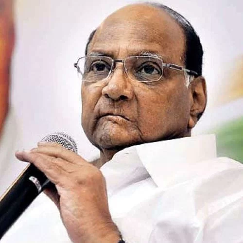 राष्ट्रवादी काॅन्ग्रेसचा भविष्य काळातील 'आश्वासक चेहरा' शरद पवार ; राष्ट्रवादी काॅन्ग्रेसचे अध्यक्ष शरद पवार यांनी पक्षाच्या नवीन फळीसाठी पुन्हा कंबर कसणार असल्याचे केले स्पष्ट.