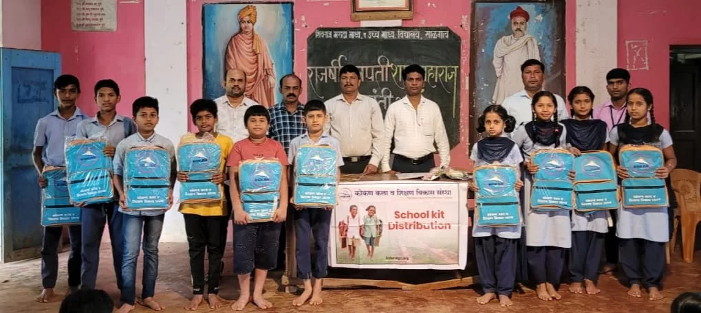 साळगांव मध्ये 'कोकण कला व शिक्षण विकास' संस्थेचा स्तुत्य उपक्रम ; गरजू मुलांना केले शैक्षणिक साहित्याचे वाटप.
