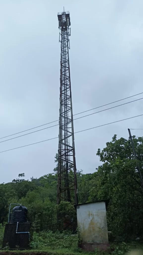 पळसंब गांवात बी एस एन एल (BSNL) च्या दूरसंचार सेवेचा बोजावरा ; माजी सरपंच चंद्रकांत गोलतकर व विद्यमान उपसरपंच अविराज परब यांनी आक्रमक मागणी करत दिला उपोषणाचा इशारा.