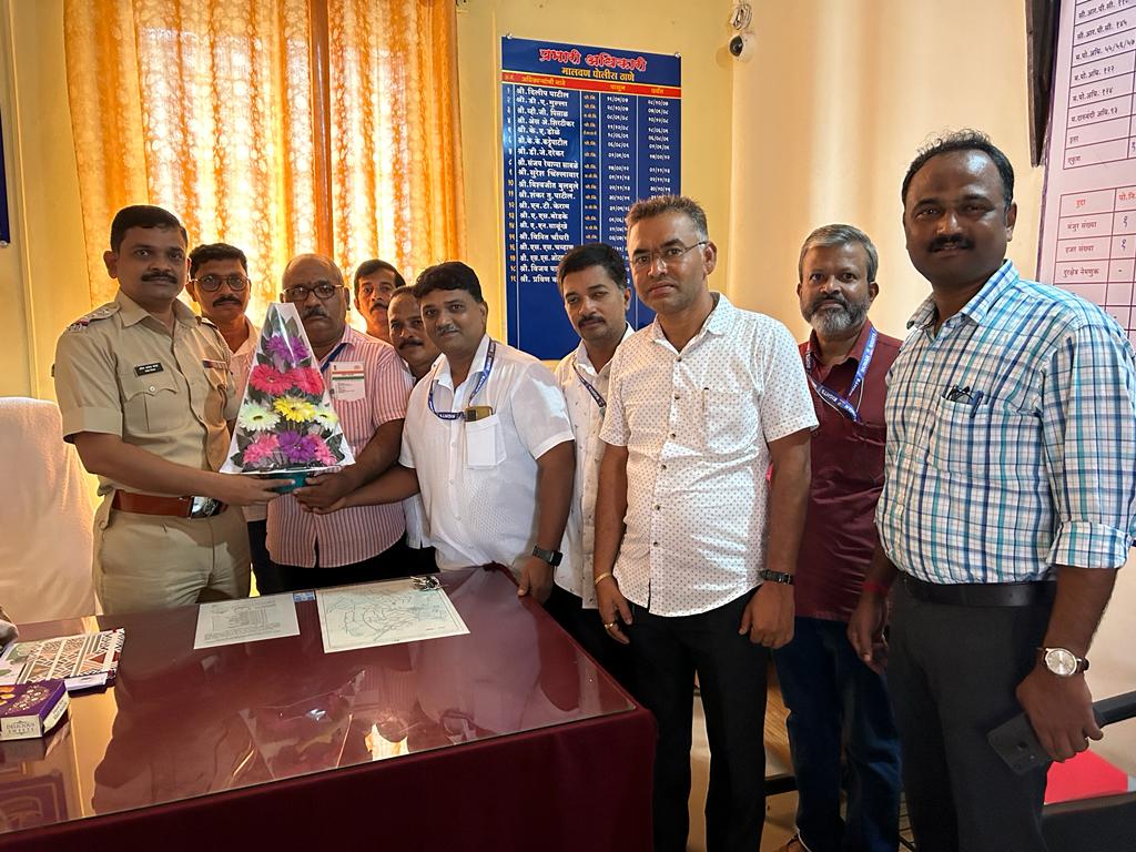 मालवणच्या ह्युमन राईट असोसिएशन फॉर प्रोटेक्शनच्या सदस्य व पदाधिकार्यांनी नूतन पोलिस निरीक्षक प्रवीण कोल्हे यांची सदिच्छा भेट घेत केले स्वागत.