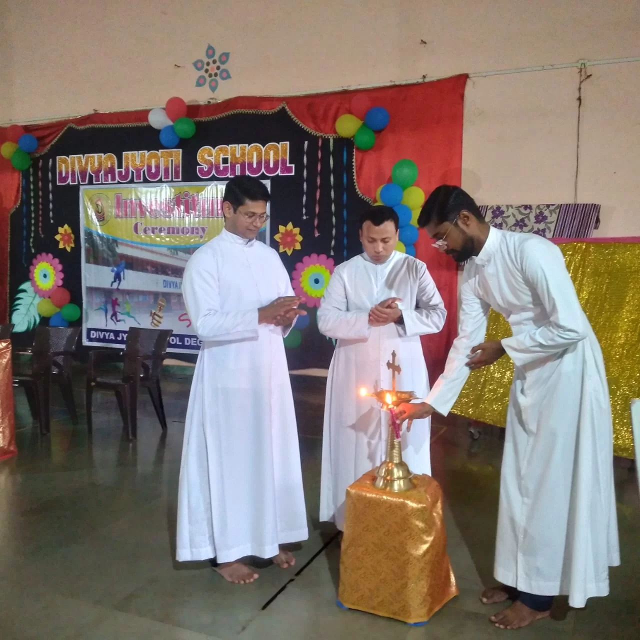 दिव्य ज्योती प्रशालेत पदवी समारंभ उत्साहात साजरा.