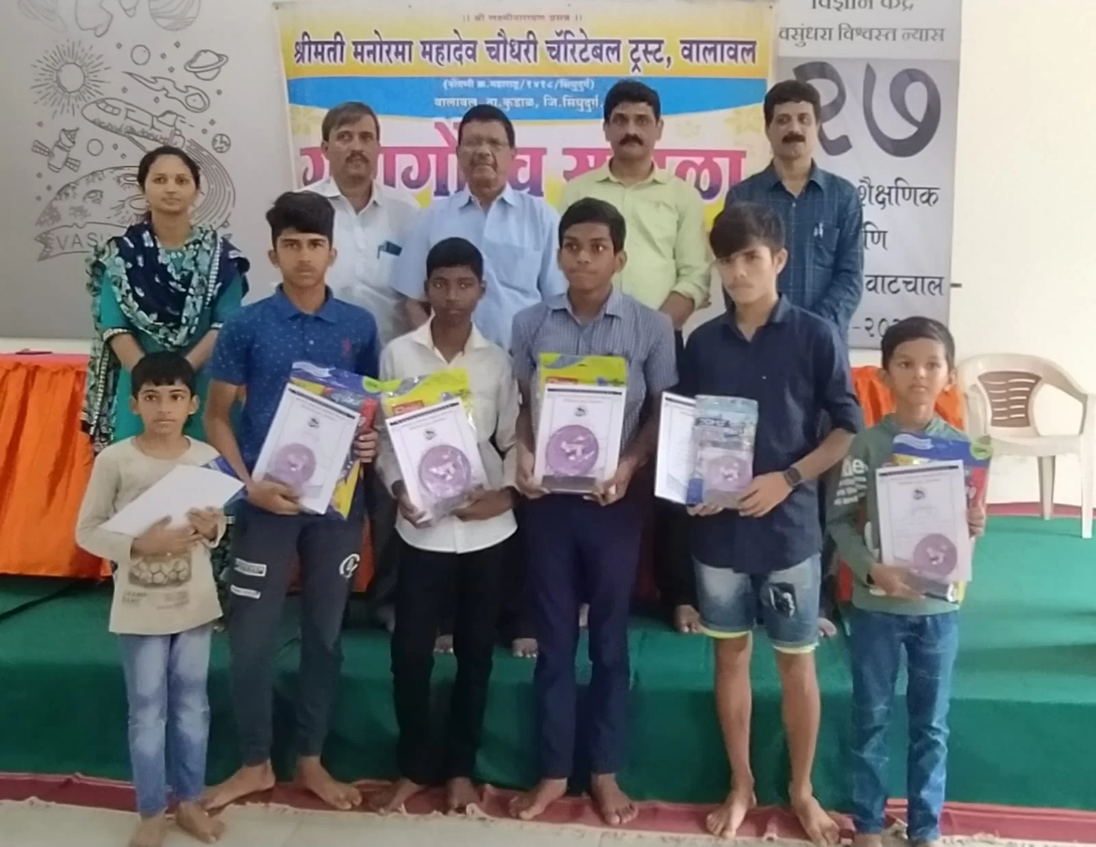 सामाजिक कार्यकर्ते दयानंद चौधरी यांच्या मातोश्रींच्या स्मृतिदिनानिमित्त वसुंधरा विज्ञान केंद्रात चित्र रंगभरण स्पर्धा संपन्न.