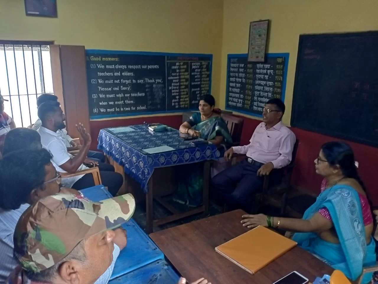 निमजगा शाळा इमारत धोकादायक झाल्याने शिवसेनेचे सावंतवाडी तालुका अल्पसंख्याक उपाध्यक्ष रियाज खान यांनी वेधले लक्ष
