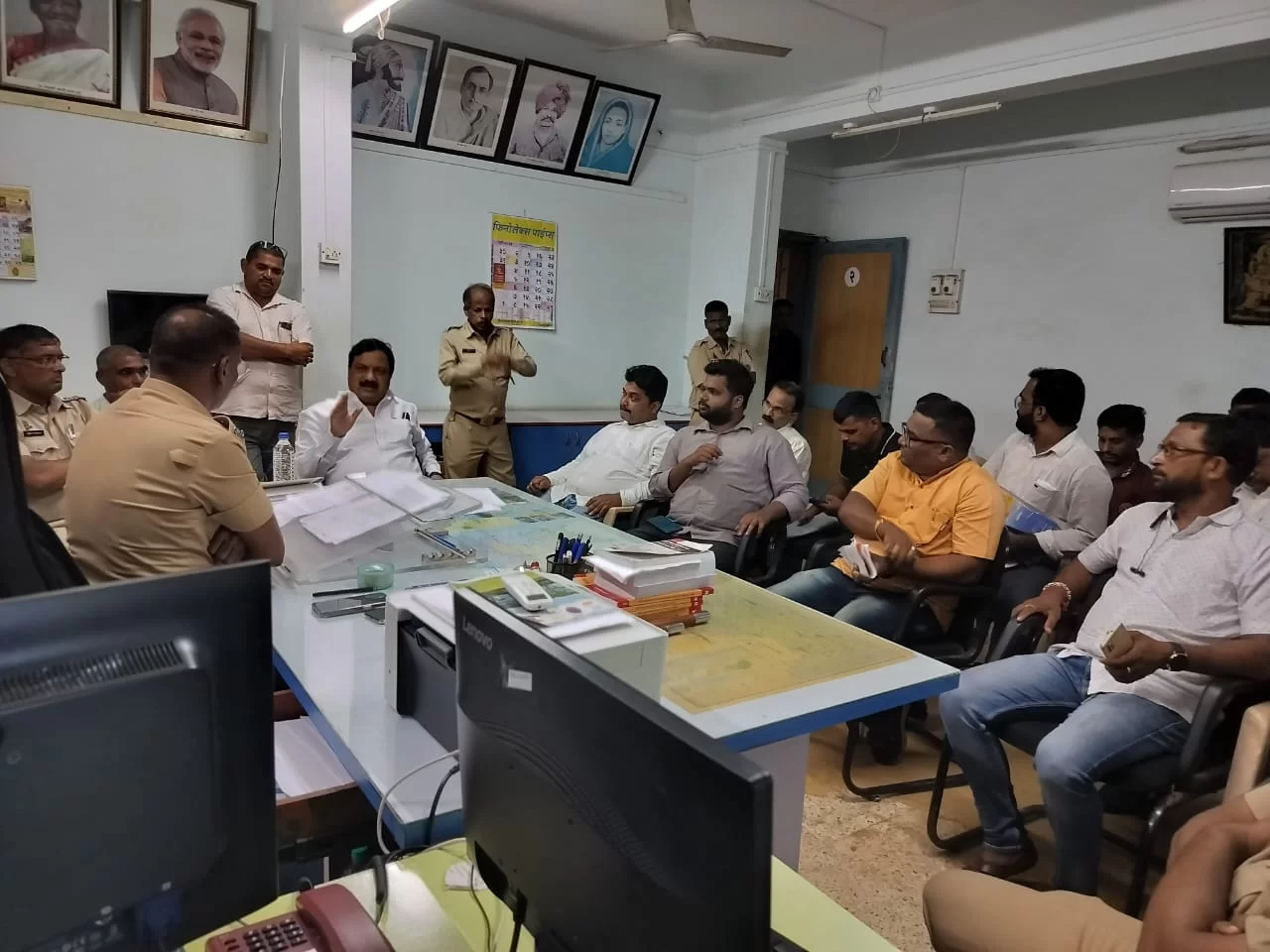 मनसेची आरटीओ कार्यालयावर आक्रमक धडक ; राज्य सरचिटणीस परशुराम ऊर्फ जिजी उपरकर यांचे नेतृत्व.