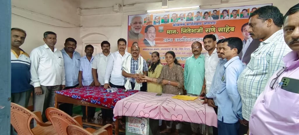 भाजपचे नूतन जिल्हाध्यक्ष प्रभाकर सावंत यांनी वैभववाडी तालुका पदाधिकाऱ्यांची घेतली भेट ; तालुका पदाधिकाऱ्यांनी दिल्या शुभेच्छा.
