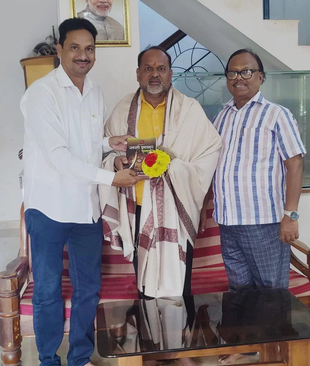 राष्ट्रीय समाज पक्षाचे संस्थापक,राष्ट्रीय अध्यक्ष , पशुसंवर्धन,दुग्ध तसेंच मत्सविकास खात्याचे माजी मंत्री,आमदार मा. महादेवजी जानकर साहेब यांनी आज भाजपा जिल्हा उपाध्यक्ष श्री . प्रमोद रावराणे यांच्या एडगांव इनामदारवाडी येथील निवासस्थानी सदीच्छा भेट दिली .