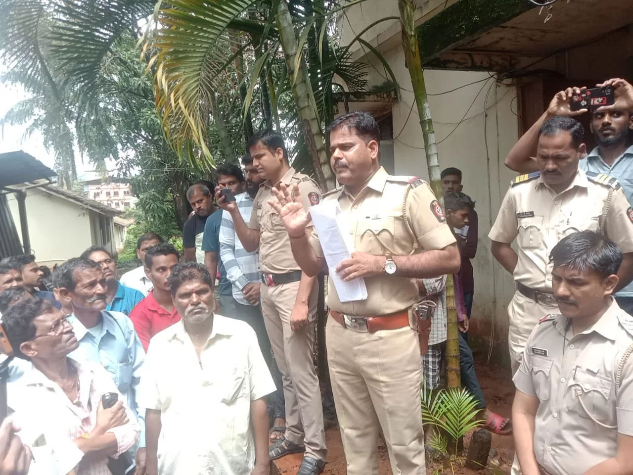 सोनाळी नावळे ग्रामस्थांचा पोलीस ठाण्यात मोर्चा; आरोपीला फाशी द्या…मोर्चात सर्वपक्षीय पदाधिकारी सहभागी…