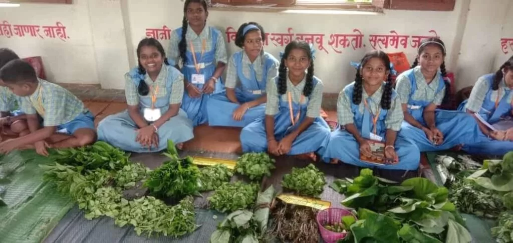 आहार, आरोग्य आणि खरी हिरवी कमाई व मसुरे देऊळवाडा शाळेत भरली रानभाज्यांची 'चिमुकली मंडई.'